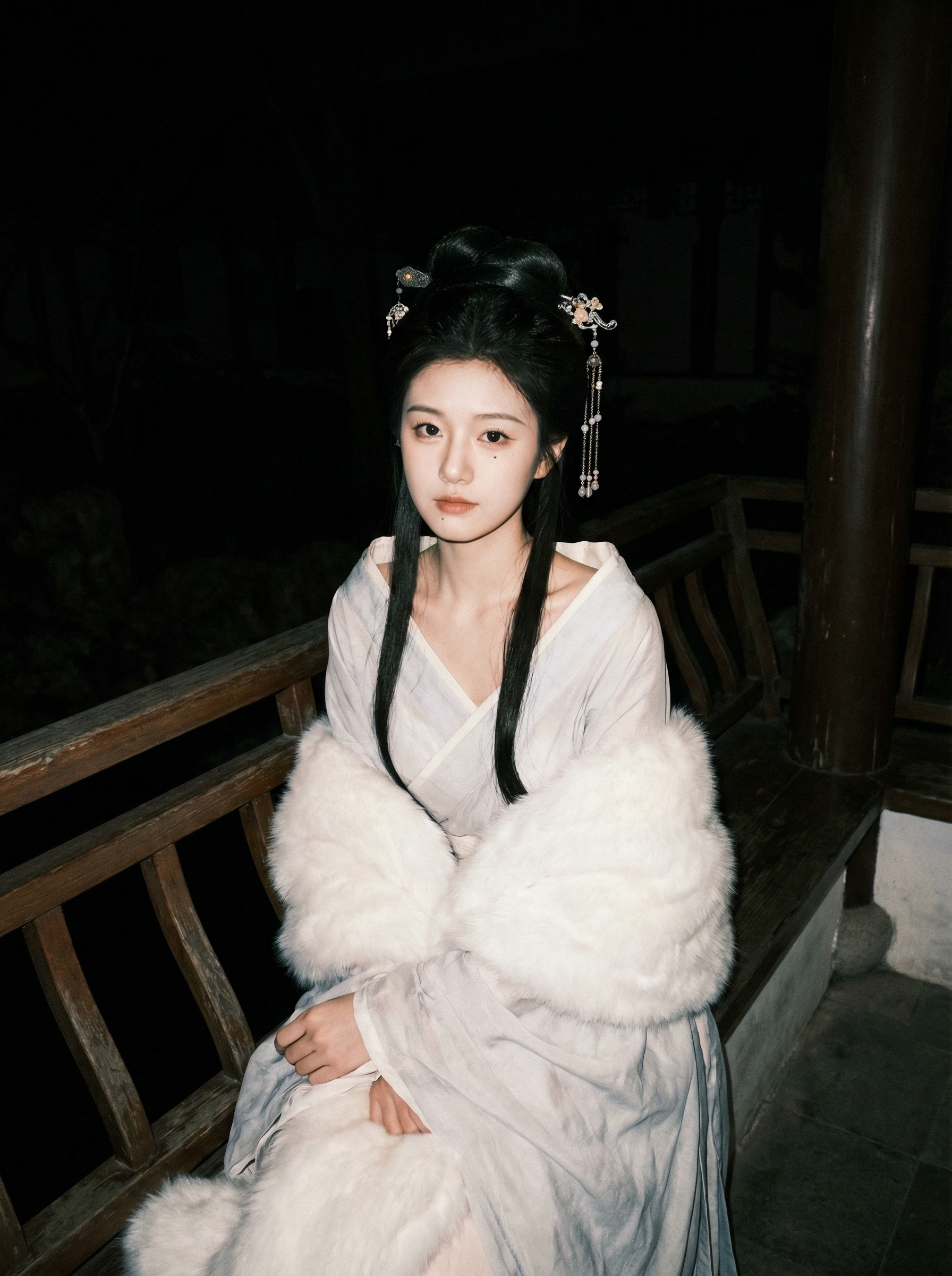 古风宽袖长袍园林夜景照